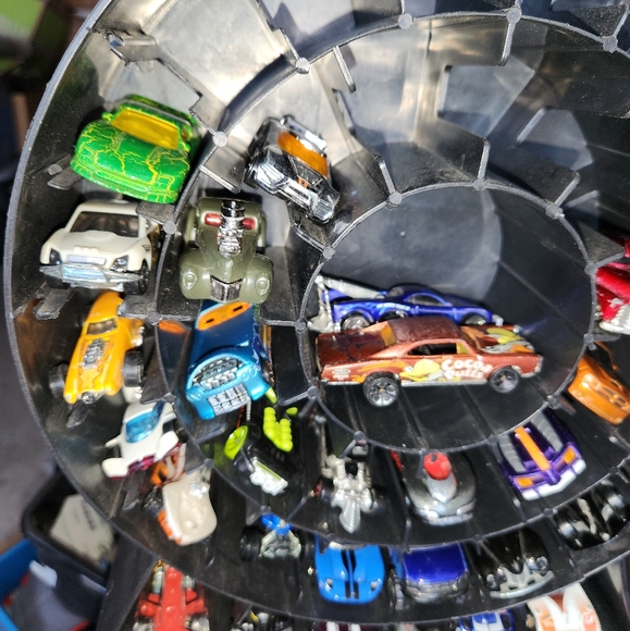 2005 Hot Wheels 2-Sided Tire Spinner Car Case for 72 cars - Picture 5 of 8